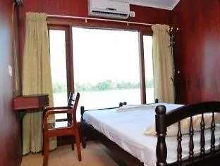 Sreekrishna Houseboat C/O Sreekrishna Ayurveda Panchakarma Centre Hotel Alappuzha India
